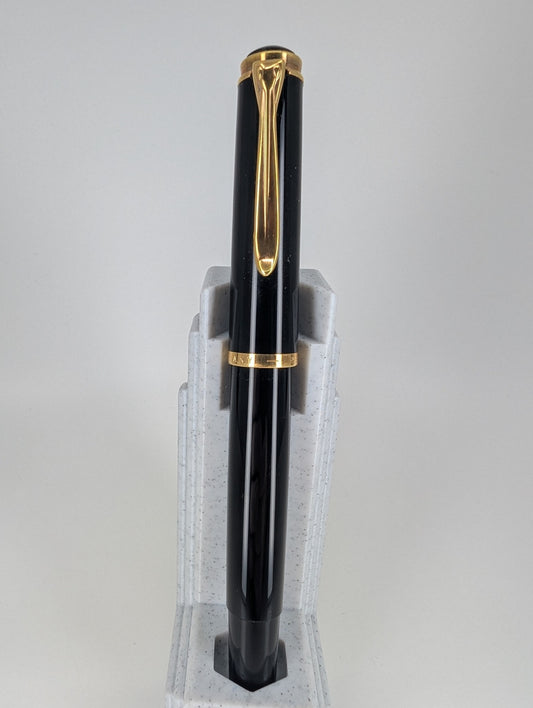 Pelikan-R400-Black-Rollerball-Pen-Standing