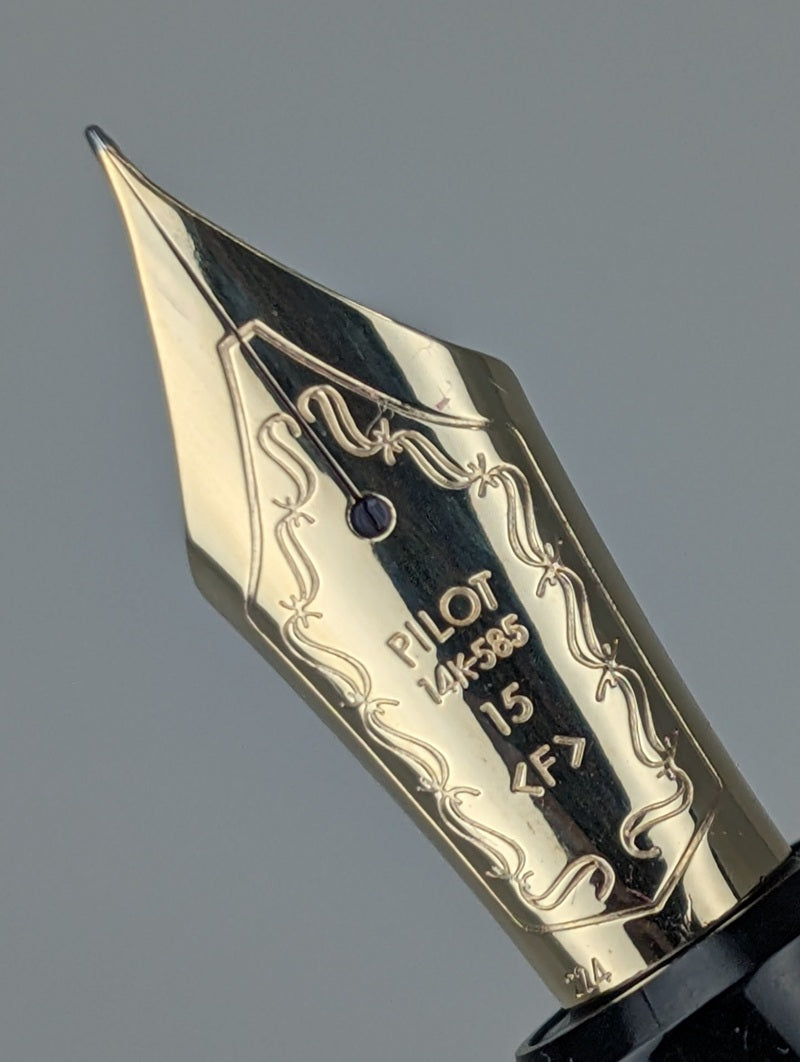 *Consignment* Pilot Custom 743 Black Fountain Pen 14k Gold Fine Nib