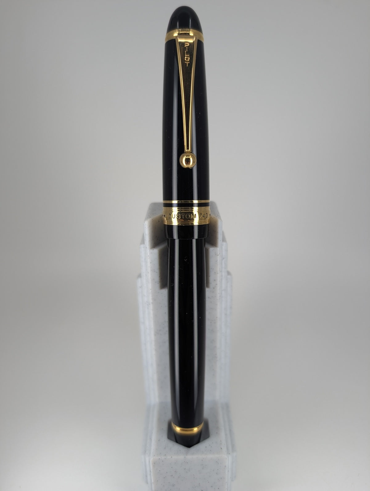 *Consignment* Pilot Custom 743 Black Fountain Pen 14k Gold Fine Nib