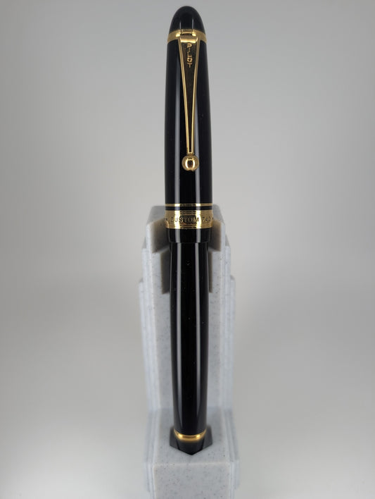 *Consignment* Pilot Custom 743 Black Fountain Pen 14k Gold Fine Nib