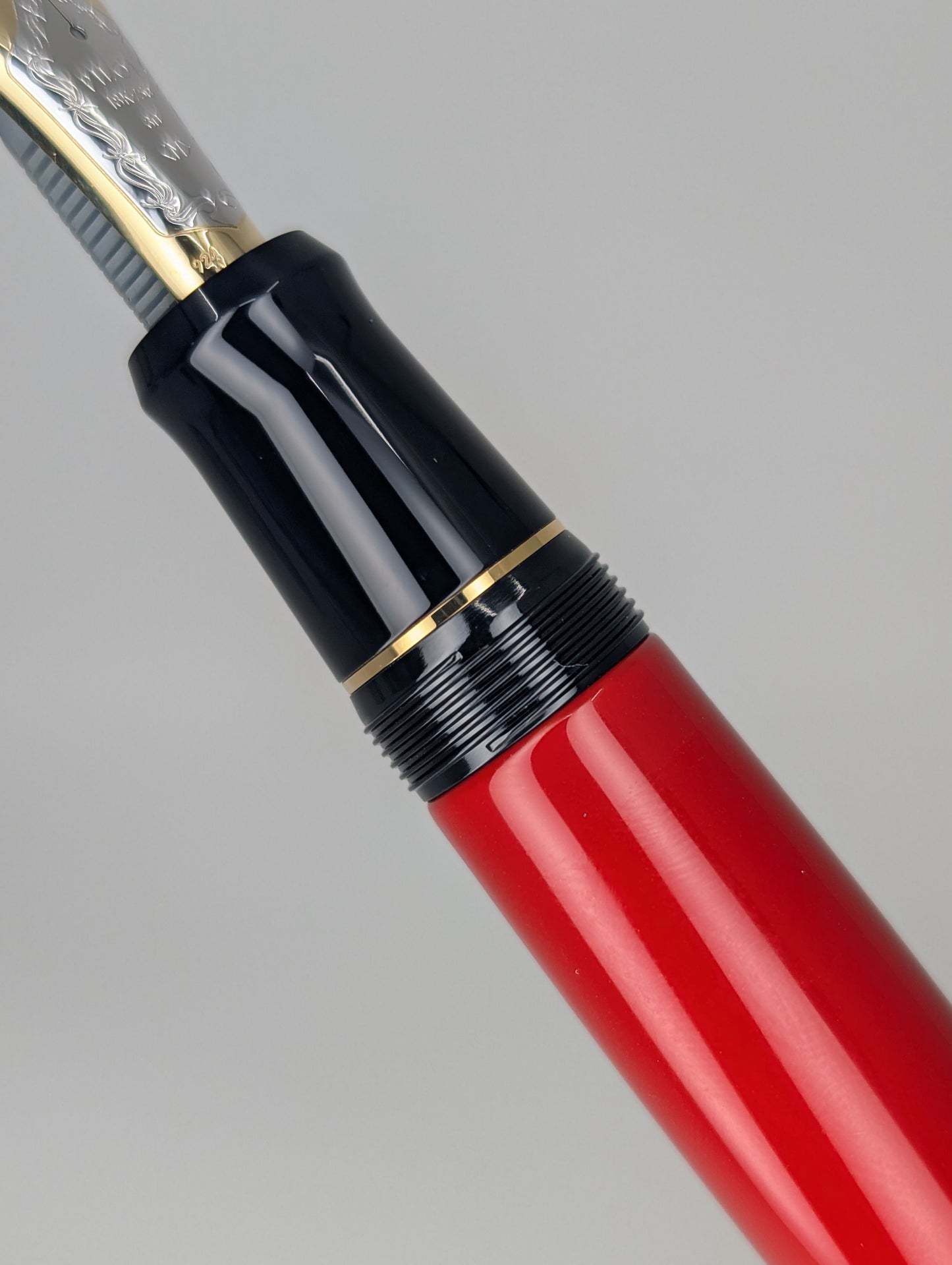 Pilot Custom Urushi Vermilion Fountain Pen 18k Gold Medium Nib