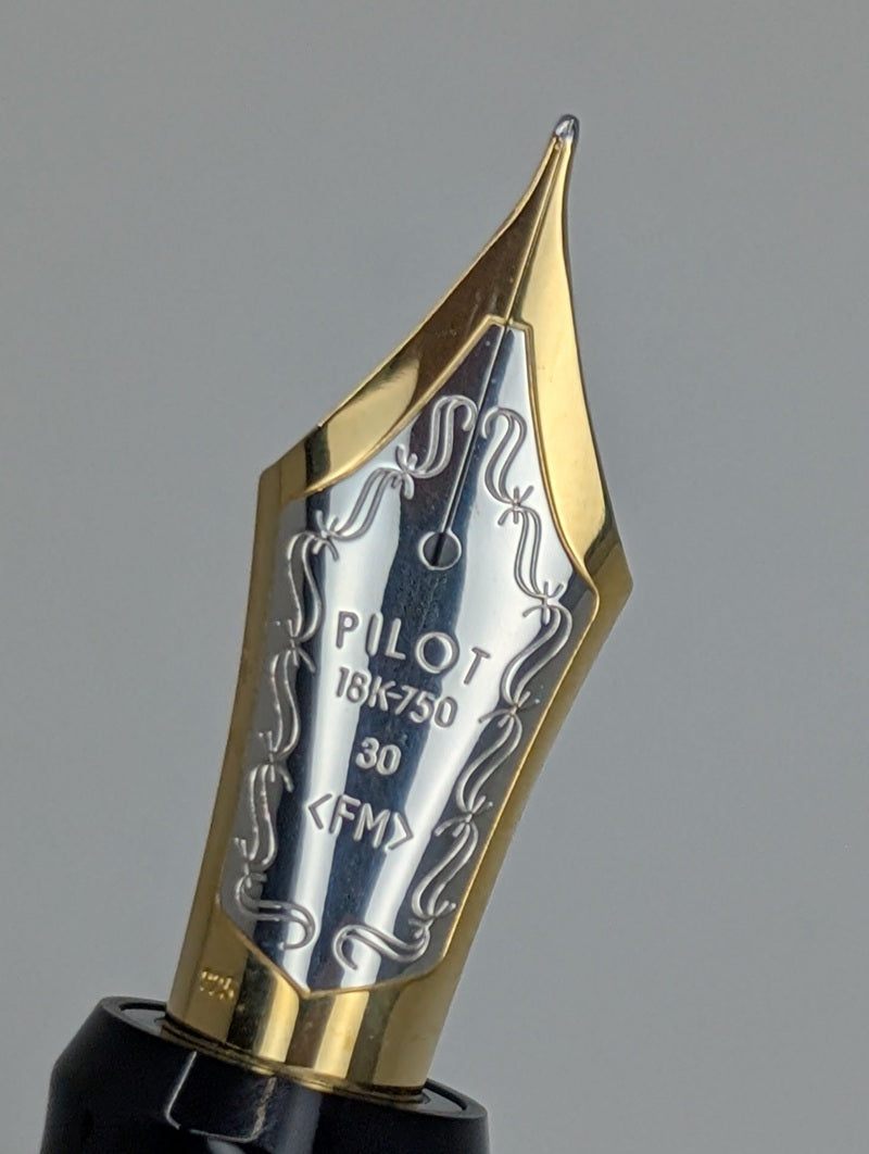 Pilot Custom Urushi Vermillion Fountain Pen 18k Gold Fine Medium Nib