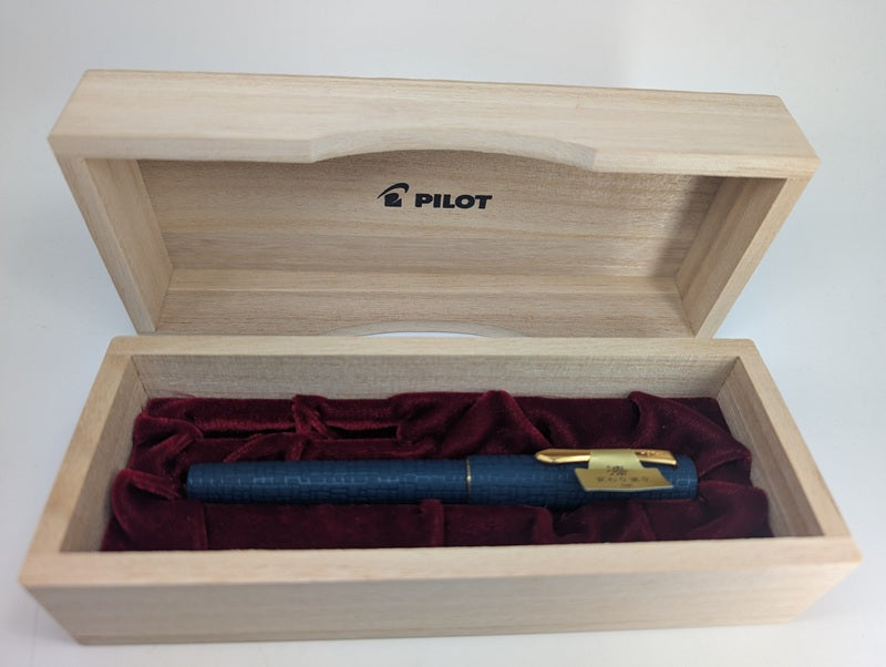 *Consignment* Pilot Ishime Urushi Navy Fountain Pen 18k Broad Nib