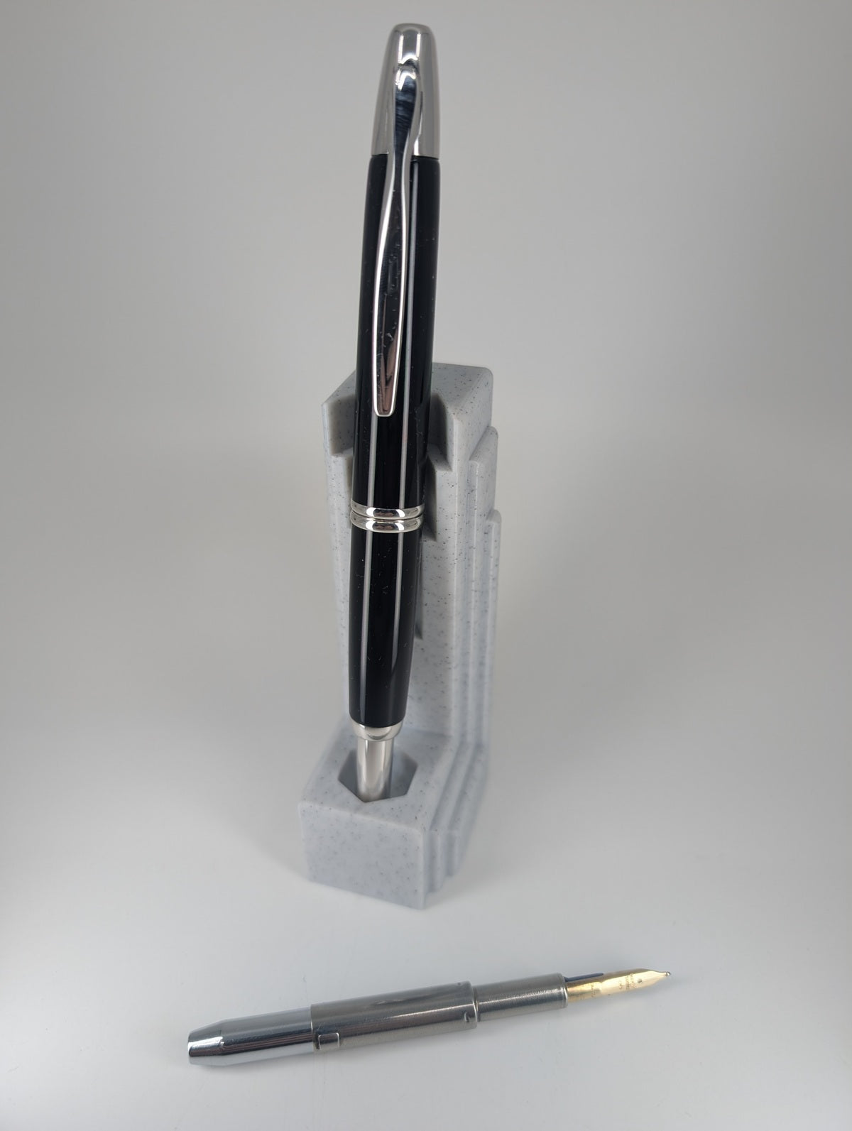 *Consignment* Pilot Vanishing Point Black w/ Rhodium Fountain Pen Medium Nib w/ Extra Nib