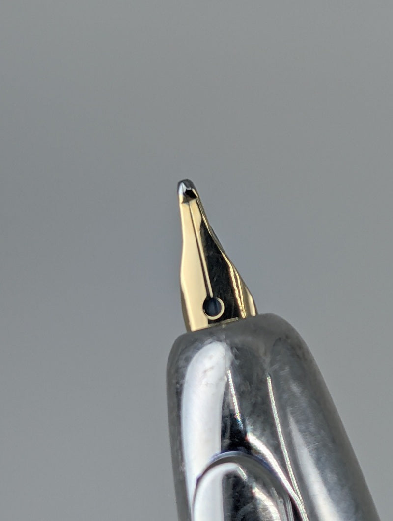 *Consignment* Pilot Vanishing Point Silver Fountain Pen 18k Gold Broad Nib