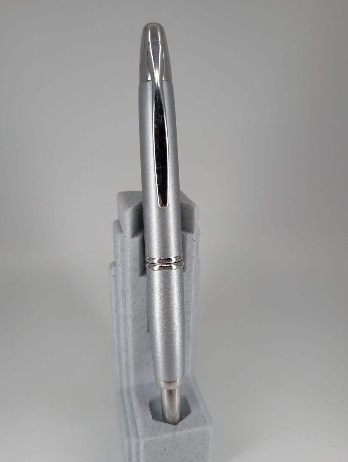 *Consignment* Pilot Vanishing Point Silver Fountain Pen 18k Gold Broad Nib