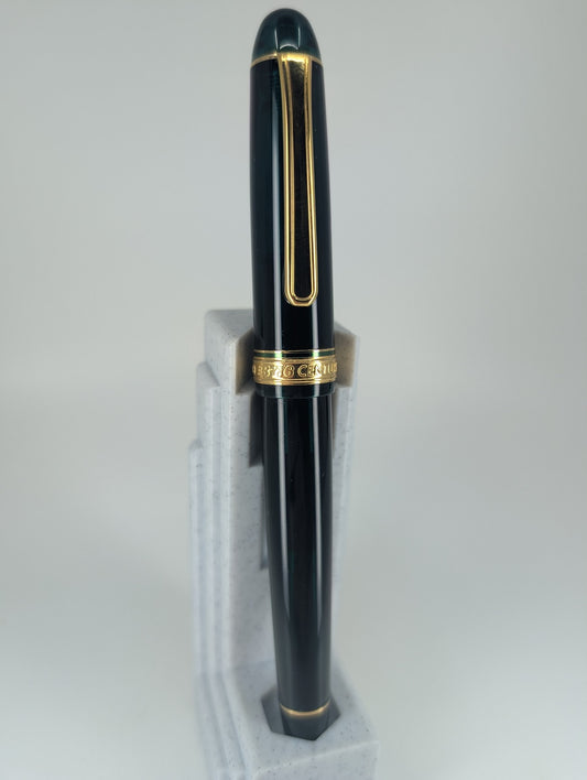 *Consignment* Platinum 3776 Laurel Green Fountain Pen 14k Gold Fine Nib