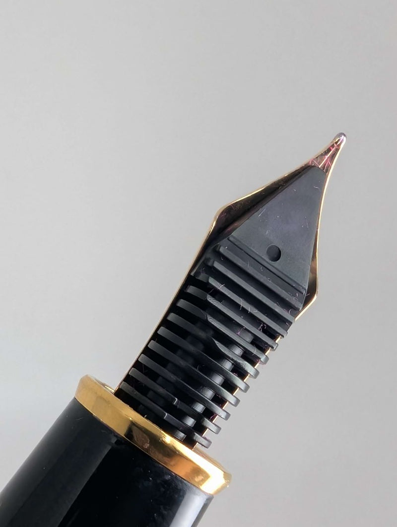 *Consignment* Platinum President Black Fountain Pen 18k Gold Medium Nib