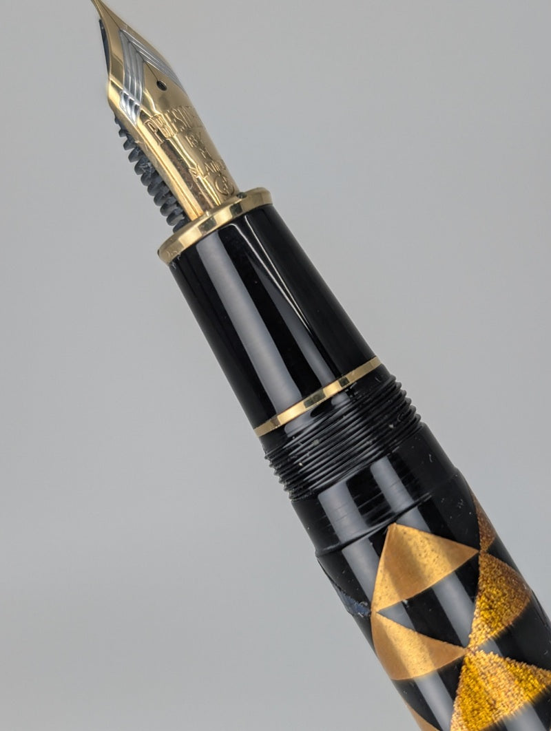 *Consignment* Platinum President Raden Urushi "Urokomo" Fountain Pen 18k Gold Medium Nib