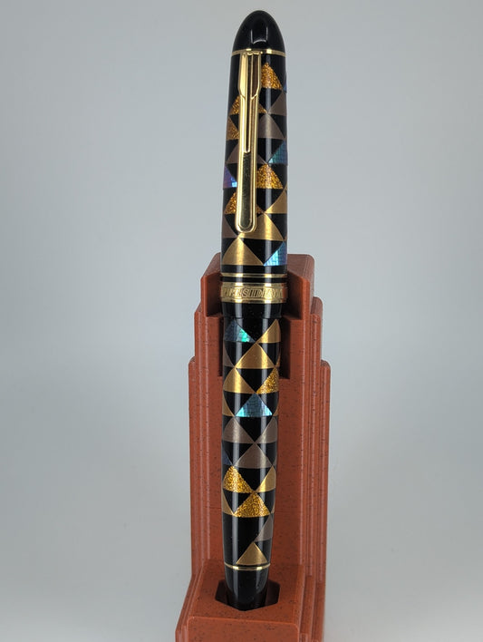 *Consignment* Platinum President Raden Urushi "Urokomo" Fountain Pen 18k Gold Medium Nib