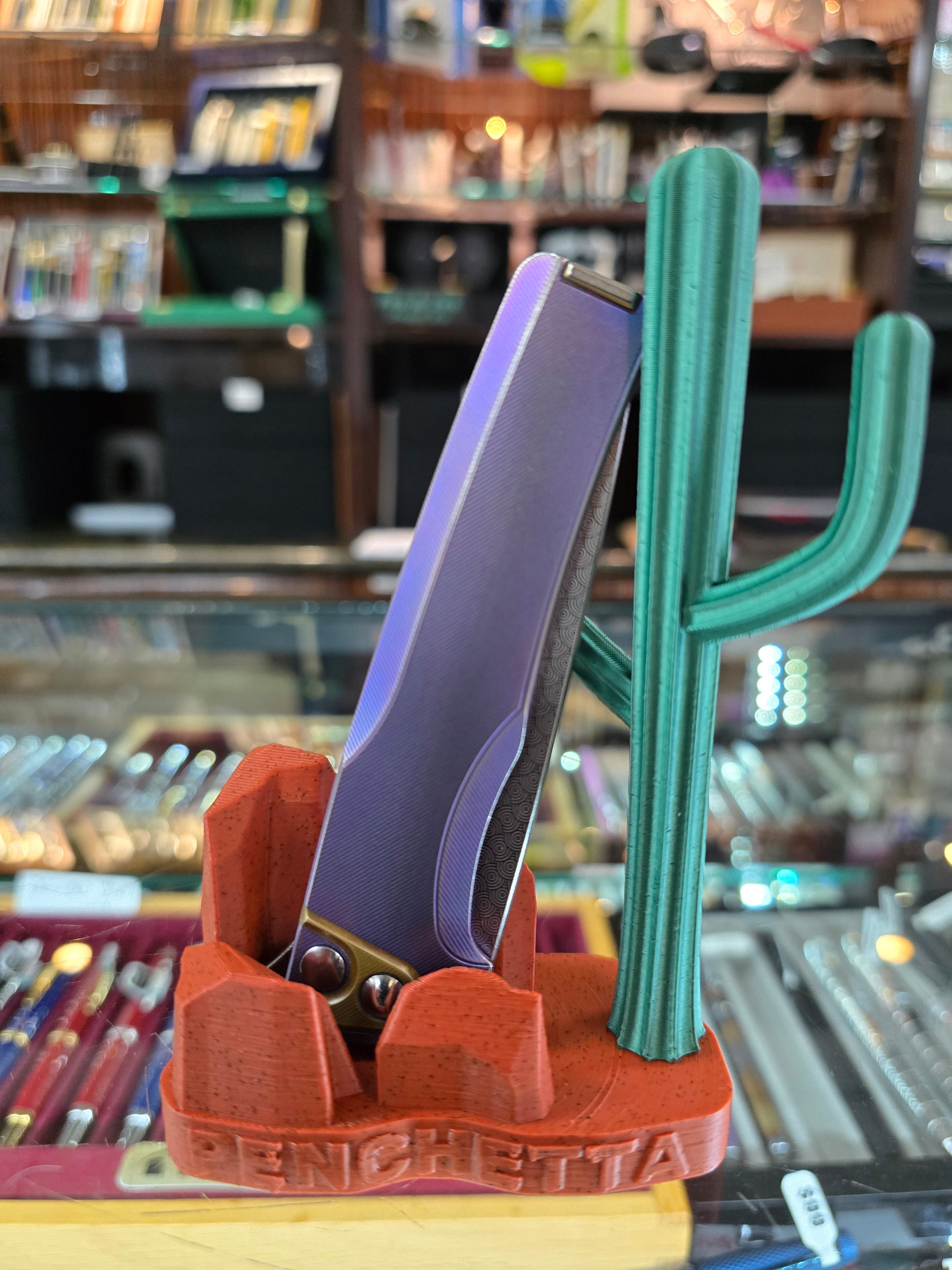 Red rock knife stand with Machinewise Sonora