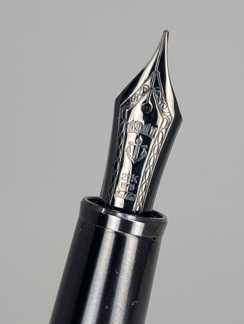 *Consignment* Sailor 1911L Black Luster Fountain Pen 21k Gold Medium Nib
