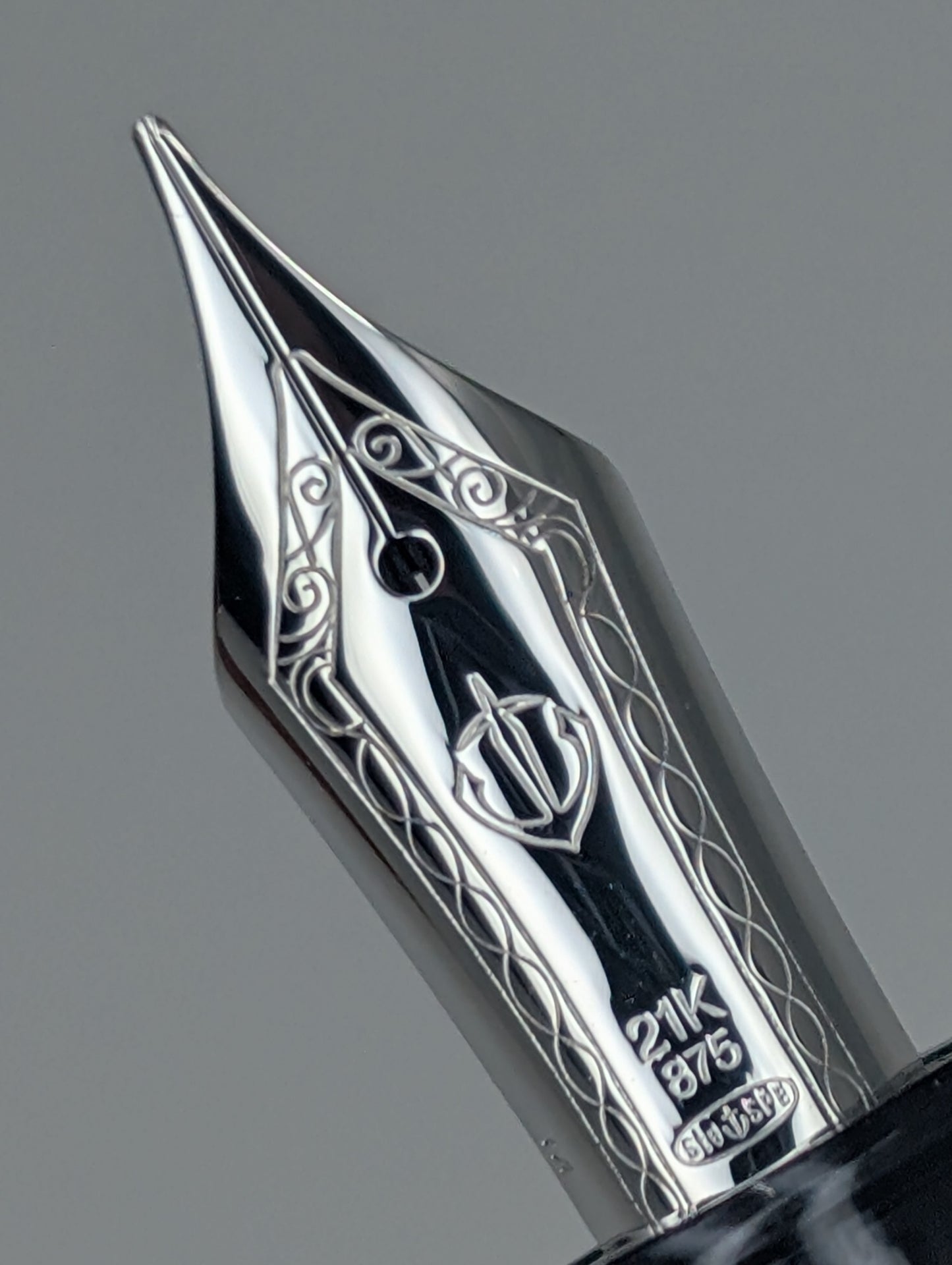 Sailor 1911L Ninja Maki-e Fountain Pen - Tsuki 21k Gold Medium Nib