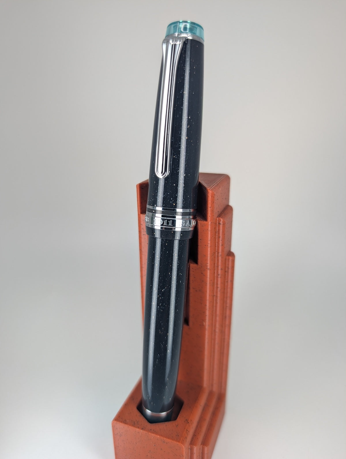 Sailor ProGear Celestial Outflow Fountain Pen 21k Gold Medium Nib