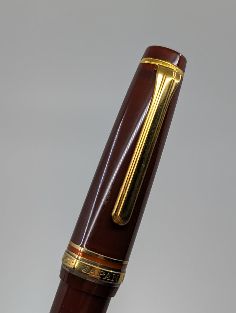 *Consignment* Sailor ProGear Maroon Fountain Pen 21k Gold Music Nib