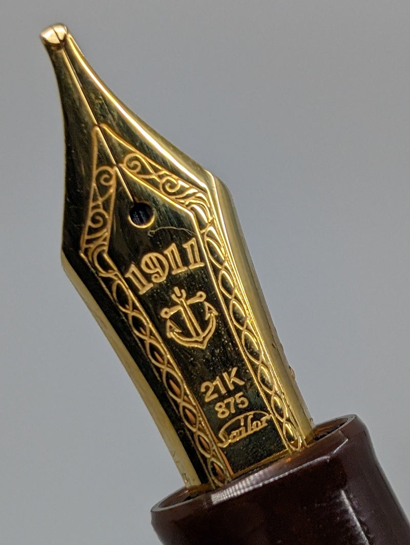 *Consignment* Sailor ProGear Maroon Fountain Pen 21k Gold Music Nib