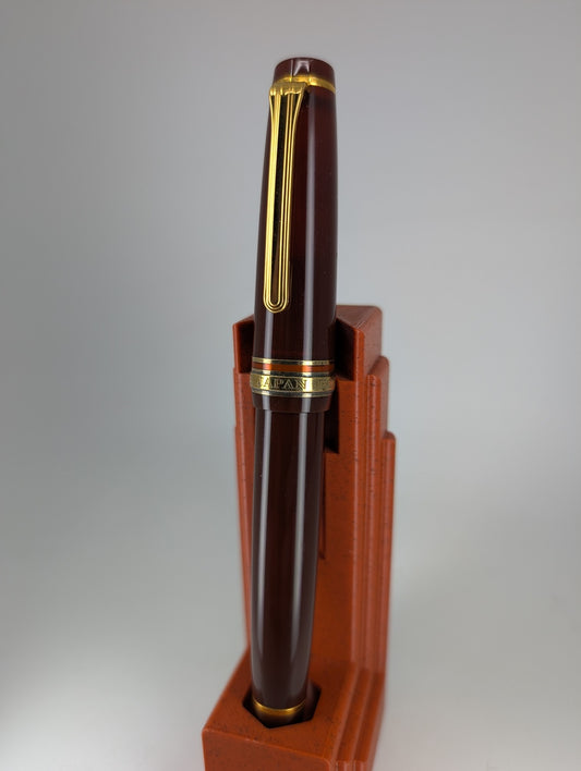 *Consignment* Sailor ProGear Maroon Fountain Pen 21k Gold Music Nib