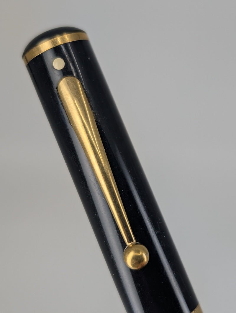 *Consignment* Sheaffer Connoisseur Black Fountain Pen 18k Gold Medium Nib