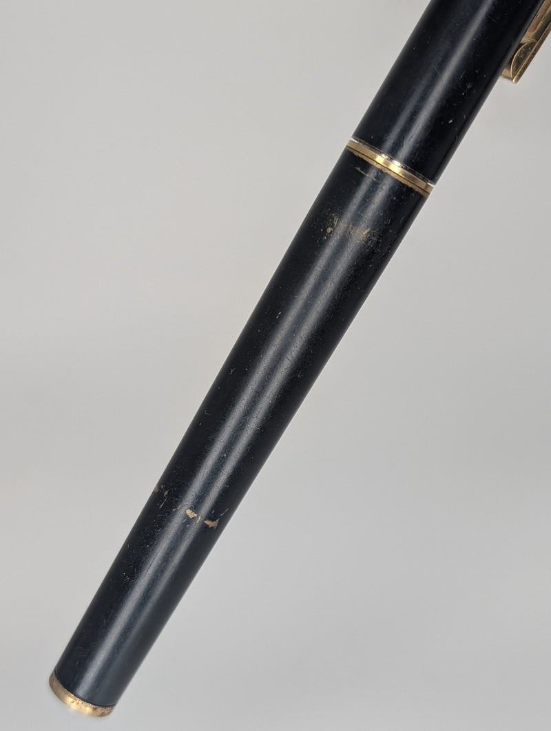 *Consignment* Sheaffer Targa Black / Gold Fountain Pen 14k Gold Medium Nib