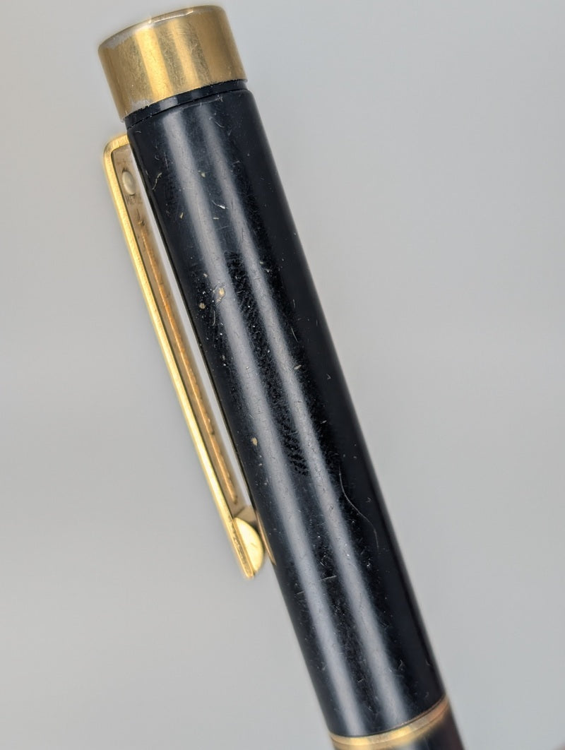 *Consignment* Sheaffer Targa Black / Gold Fountain Pen 14k Gold Medium Nib