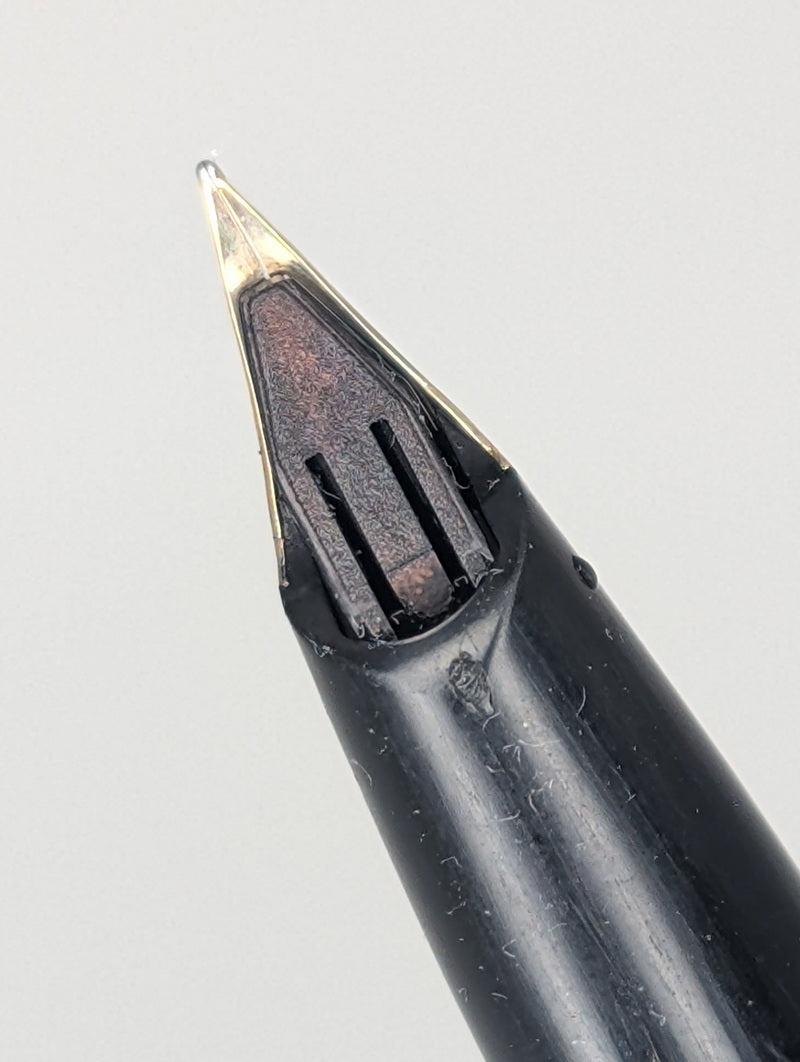 *Consignment* Sheaffer Targa Black / Gold Fountain Pen 14k Gold Medium Nib