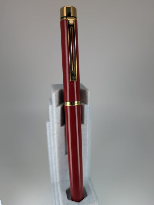 *Consignment* Sheaffer Targa Laque 1028 Bordeaux Classic Fountain Pen (1980-82')