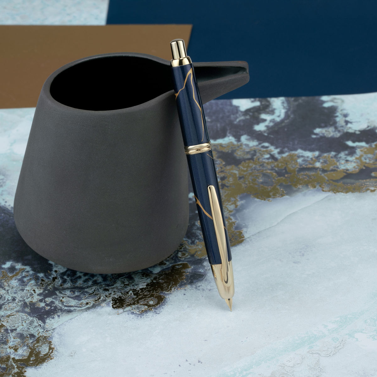 Pilot Vanishing Point Limited Edition 2026 Golden Journey Fountain Pen 18k Gold Medium Nib