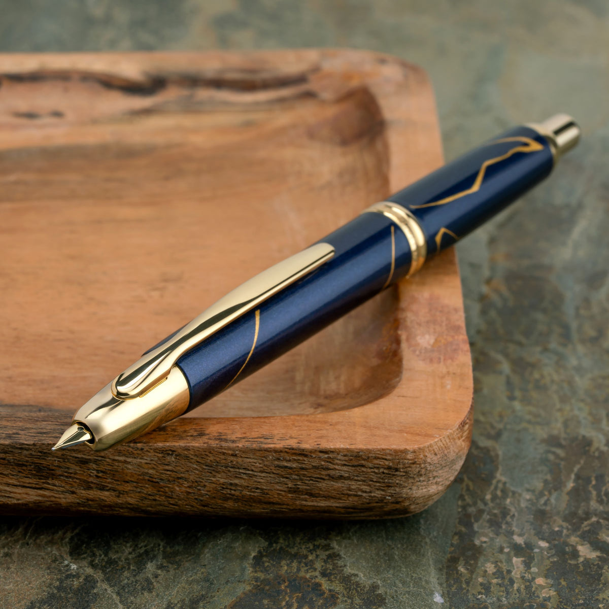 Pilot Vanishing Point Limited Edition 2026 Golden Journey Fountain Pen 18k Gold Medium Nib