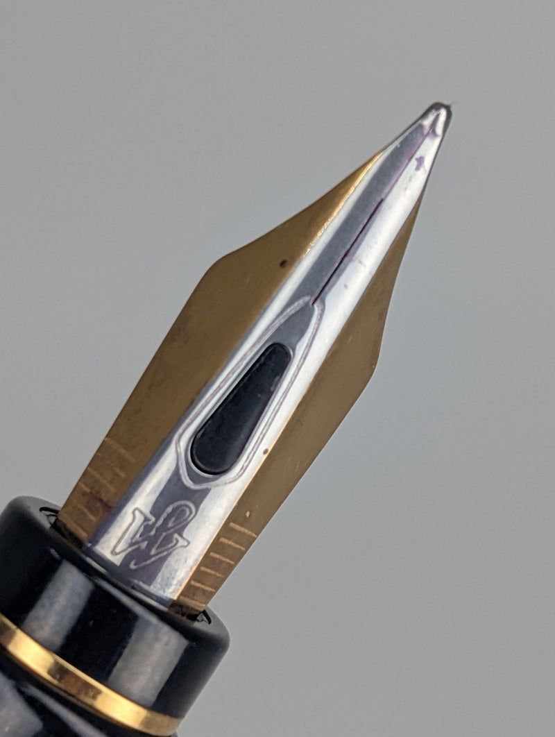 *Consignment* Waterman Expert Burgundy Fountain Pen Medium Nib