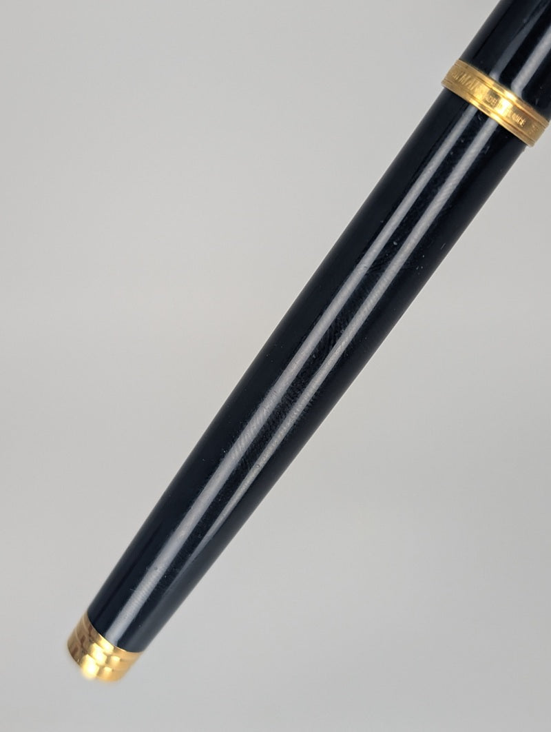 *Consignment* Waterman Gentleman Black Lacquer Fountain Pen 18k Medium Nib