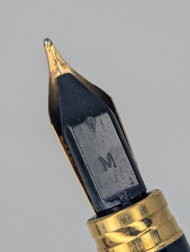 *Consignment* Waterman Gentleman Black Lacquer Fountain Pen 18k Medium Nib
