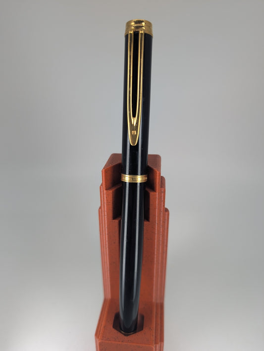 *Consignment* Waterman Gentleman Black Lacquer Fountain Pen 18k Medium Nib
