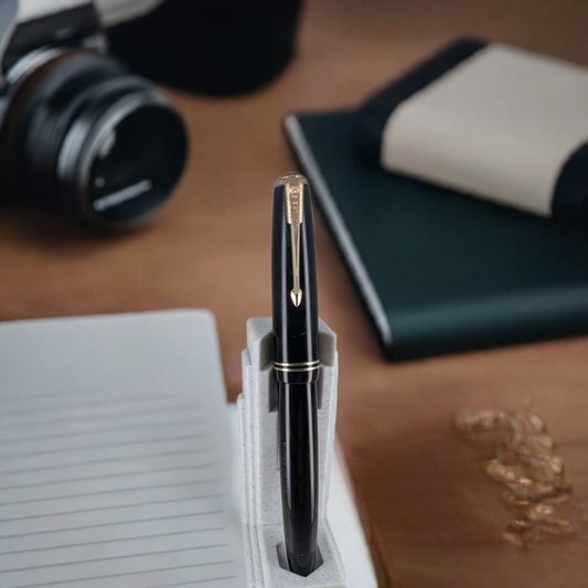 *Consignment* Parker England Duofold Black / Gold Fountain Pen