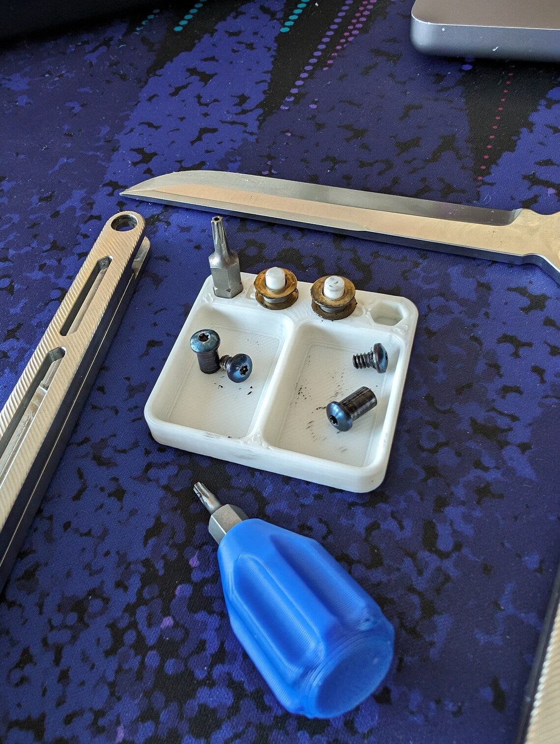 Balisong Disassembly Tray by Manifold 3D